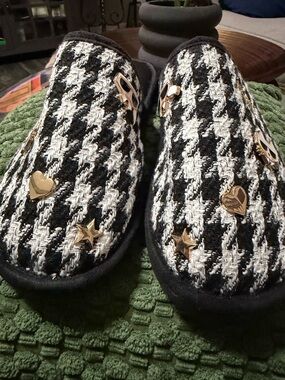 Karl LagerfeBlack & White Houndstooth Slip-On Women's Slippers with Gold Accents
